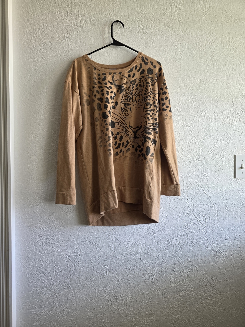 Oversized Whimsical Chico's Tan Leopard Face Print Pullover